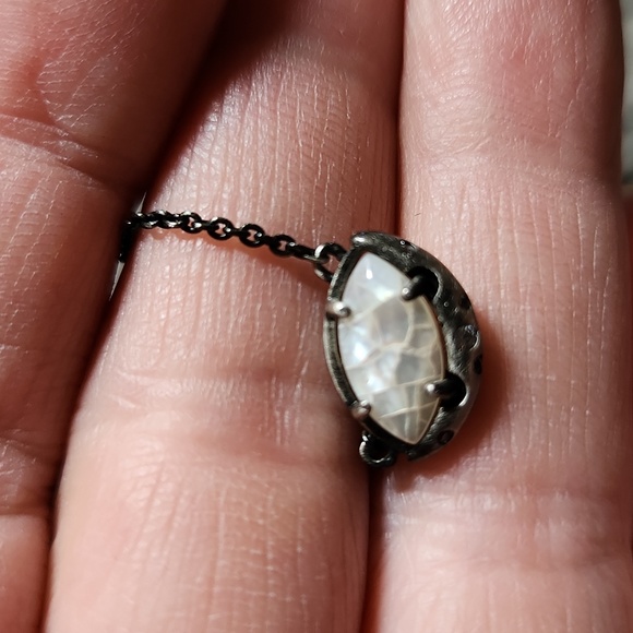 Kendra Scott bronze tone with mother of pearl setting - Picture 10 of 11